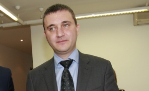 Горанов: Слухове за друга банка обслужват нездрави интереси