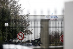 Минимум две жертви от заложническата драма в Южен Париж