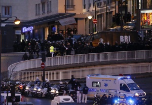 Похитителят от супермаркета в Париж е убит, има загинали заложници