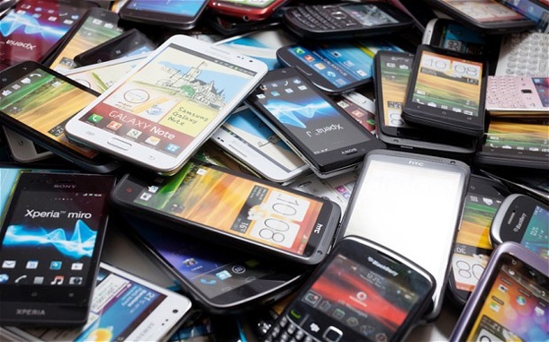 Производителите на смартфони ще се конкурират с дисплеи и камери през 2015