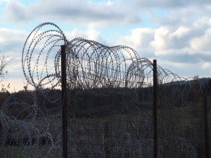 Неотложни мерки срещу мигрантите, строим ограда