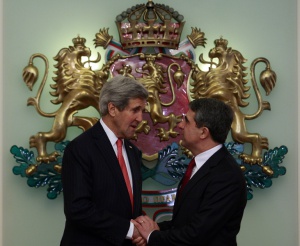 Протест срещу визитата на Кери у нас