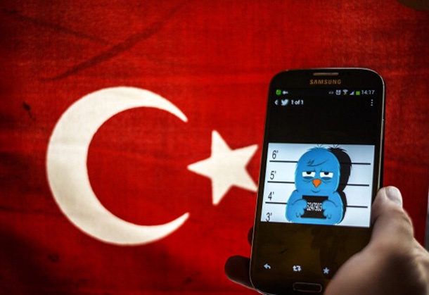 Турция заплашва да блокира Twitter, ако сайтът не затвори профила на вестник