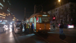 Прегазената от трамвай жена в София се бори за живота си