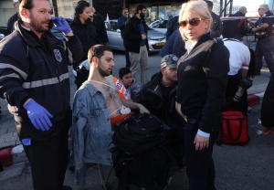 Палестински карикатурист приветства с рисунки атаката в Тел Авив