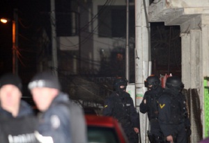 Мъж се барикадира и откри стрелба в столичния квартал „Горна баня”