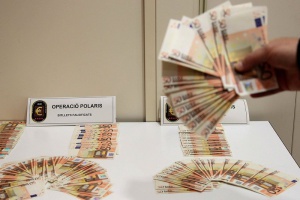 Евробанкнотите масово са фалшиви