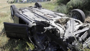 От бързане да плати глоба съвестен шофьор се обърна в канавката