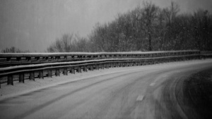 Дъждът преминава в сняг, шофьорите да внимават