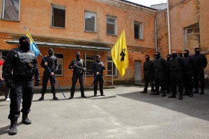 Неонацистите от Украйна са по-опасни от ислямистите