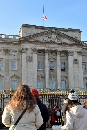 Данъкоплатците бесни заради отворени прозорци на Бъкингамския дворец