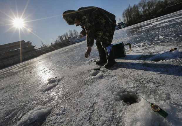 Някои щати на Америка са сковани от студ, други - с рекордни жеги