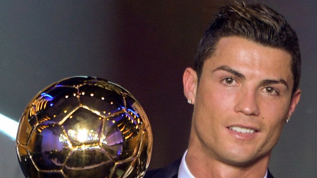 Кристиано Роналдо спечели Златната топка за втора поредна година