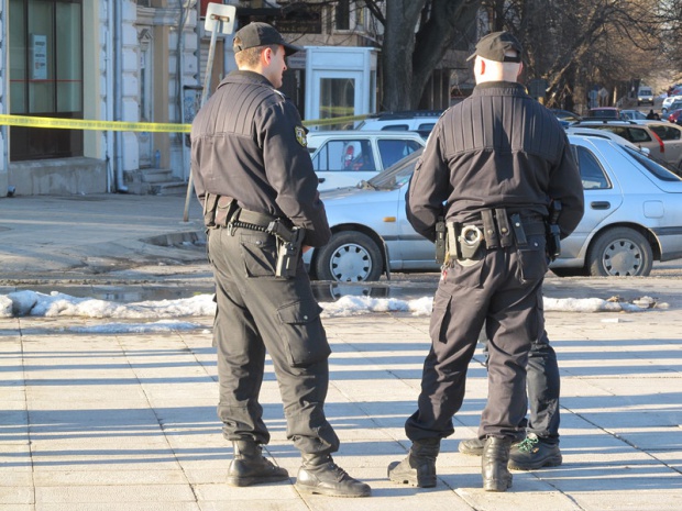Сигнал за бомба в банка вдигна полицията в Русе накрак