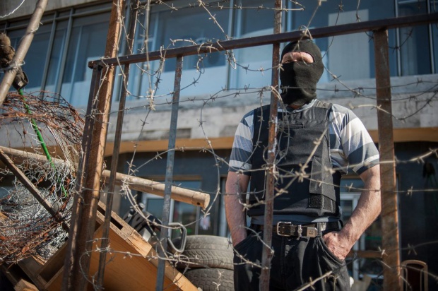 Проруските активисти превзеха летището в Донецк, четирима загинаха
