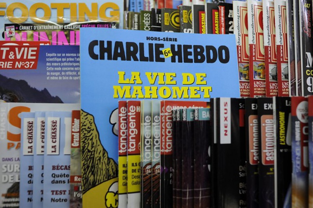 Художник застава начело на "Шарли ебдо"