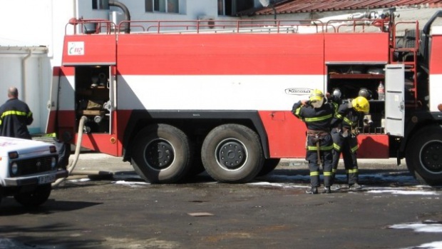 Кола се взриви в Казанлък, изпочупени са прозорци на блок