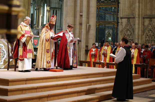 Англиканската църква ръкоположи първата си жена-епископ