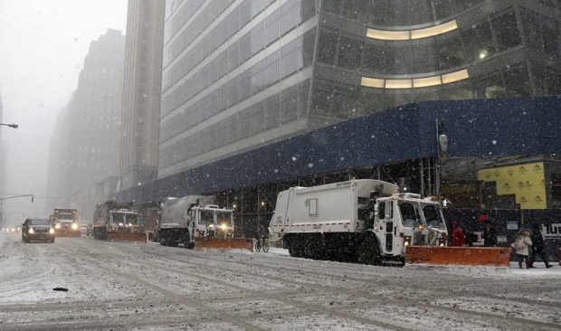 „Историческа“ зимна буря удря САЩ, Ню Йорк е парализиран