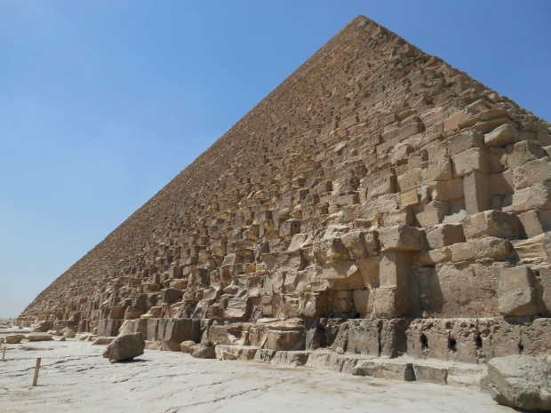 Затварят Хеопсовата пирамида заради вандали (СНИМКИ)