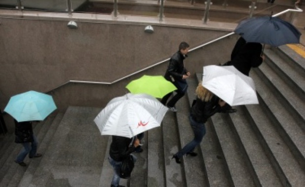 Буреносен вятър ще докара дъжд за уикенда