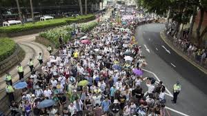 Нов многохиляден протест в Хонконг
