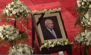 Хиляди се прощават с президента Желю Желев