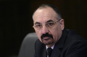 Държим бежанците под контрол с чип карти