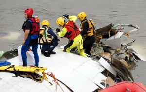 12 загинали при самолетната катастрофа в Тайпе (СНИМКИ)