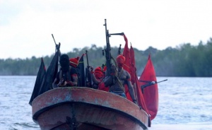 Пирати нападнаха танкер край Нигерия, един убит и трима заложници