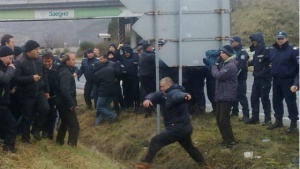 Осем души в ареста след протеста на животновъдите край Симитли