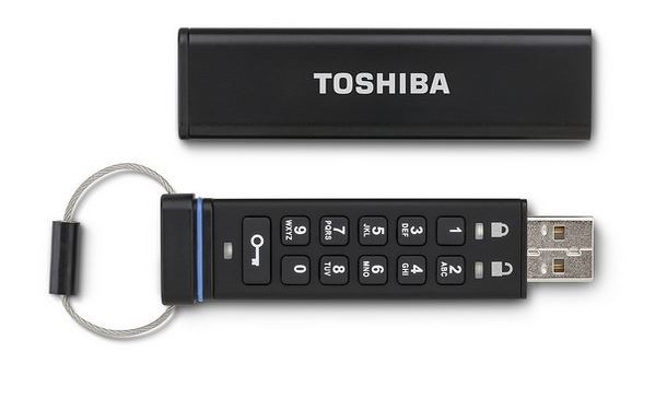 Toshiba пусна криптирана USB памет с клавиатура