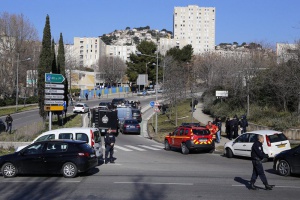 Маскирани откриха стрелба в Марсилия