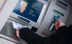 Арестуваха българин в Банкок за скимиране на банкомати