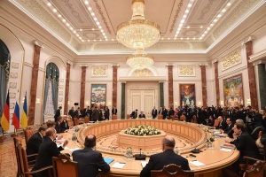 Преговорите в Минск продължават в тесен формат, документът готов 80 на сто