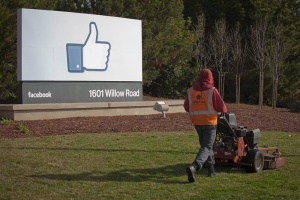 Фейсбук с нови правила след смъртта на потребител