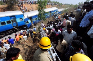 Инцидент с влак в Индия взе 11 жертви, над 40 са в болница