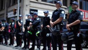 Канадската полиция предотврати масово убийство в мол, арестува трима души