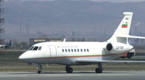 Сменят самолета на властта с нов