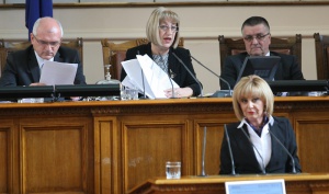 Мая Манолова: Защо за едни данъкоплатци ще има саниране, а за други не?