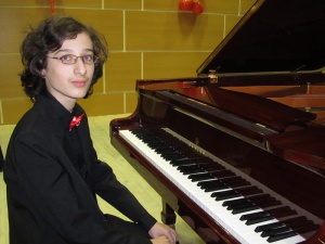 13-годишен българин: След "Карнеги хол" той ще свири и в "Роял Албърт Хол" (ВИДЕО)