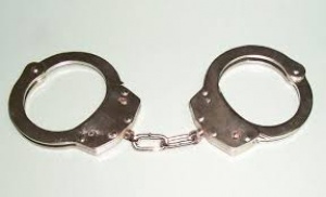 Белезници щракнаха на роден модел в САЩ: Карала пияна в насрещното