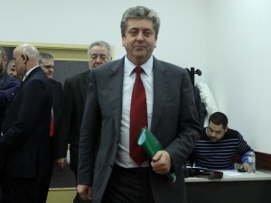 Георги Първанов подава оставка заради дълга