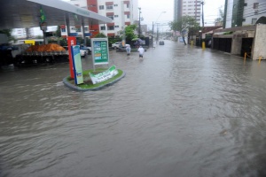 Порои оставиха Сао Пауло под вода, взеха една жертва