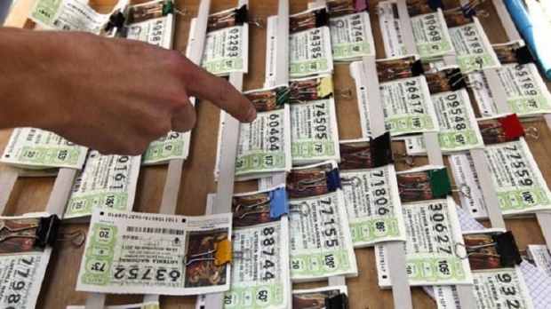Очакват да се обади собственикът на половин милиард от лотарията в САЩ