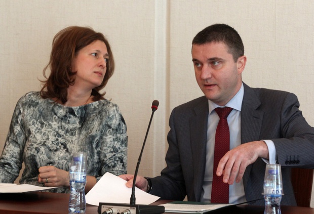 От парламента уточниха: Външната комисия всъщност е приела дълга от 8 млрд. евро