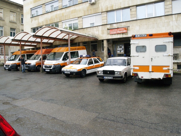 Вандали нападнаха линейка с парамедици в Свиленград