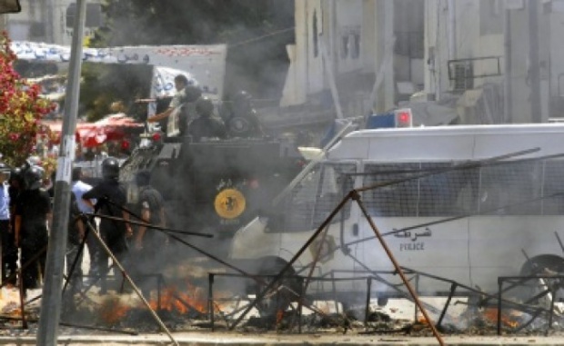 Четирима полицаи са убити при терористична атака в Тунис