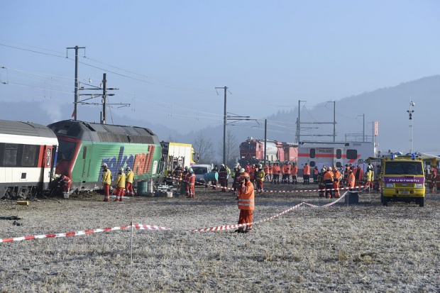Два влака се сблъскаха в Швейцария, има пострадали