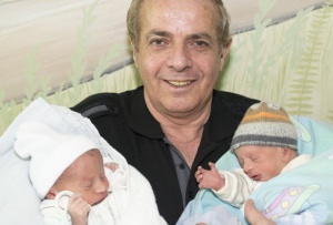 60-годишна роди близнаци